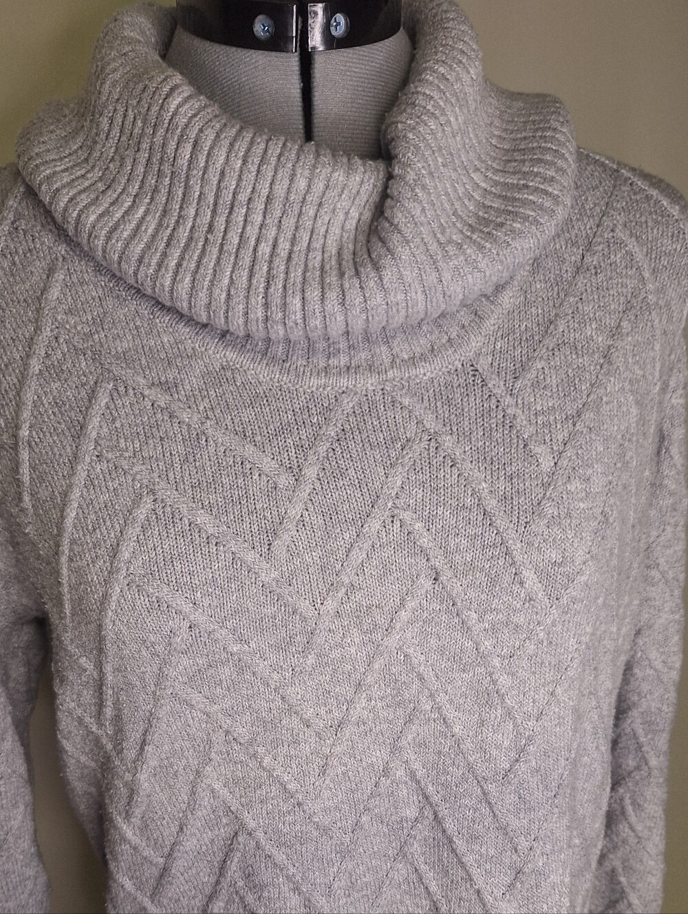 Calvin Klein Light Gray Cable Cowl Neck Sweater Size Small/med